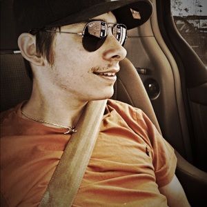 Meet your Posher, Derrick